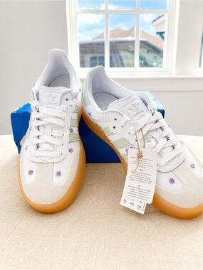 NWT Adidas Originals Floral Sneakers White Gum Sole Women’s 6.5 EU38 No Box